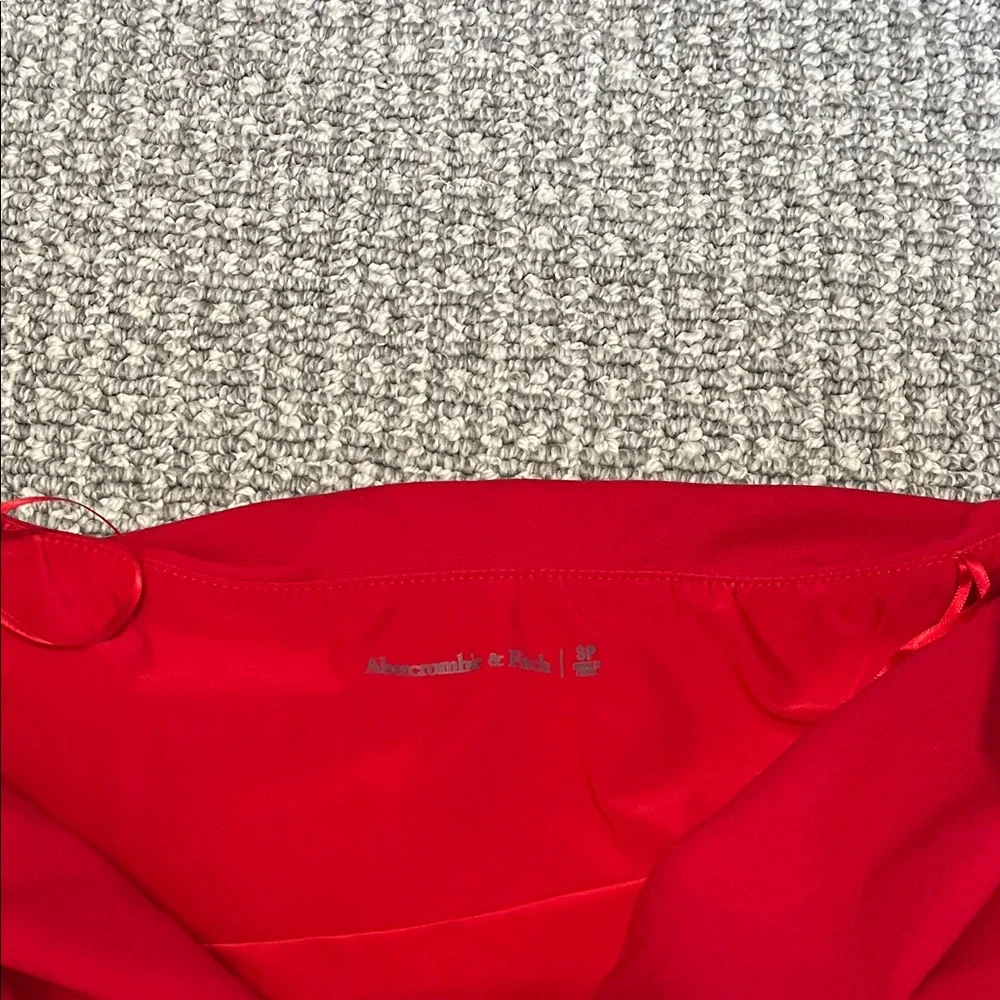 Abercrombie Women’s Elegant Red Off-The-Shoulder Dress - Picture 2 of 3